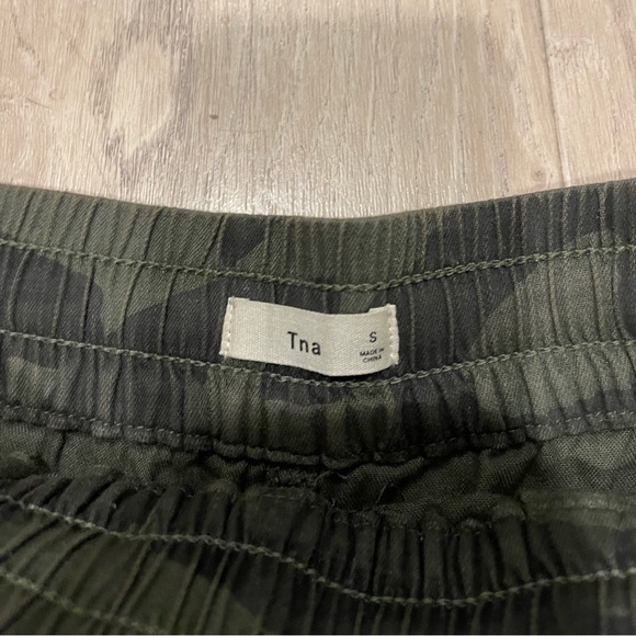 Camo aritzia Tna shorts - Picture 2 of 2